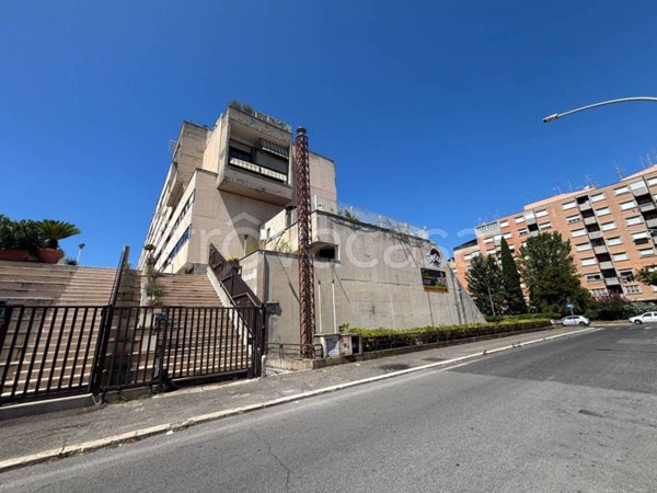 ufficio in vendita a Roma in zona Spinaceto