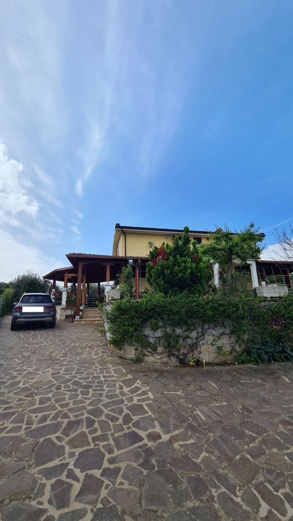 casa indipendente in vendita a Roma in zona Finocchio