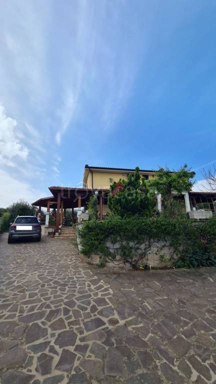 casa indipendente in vendita a Roma in zona Finocchio