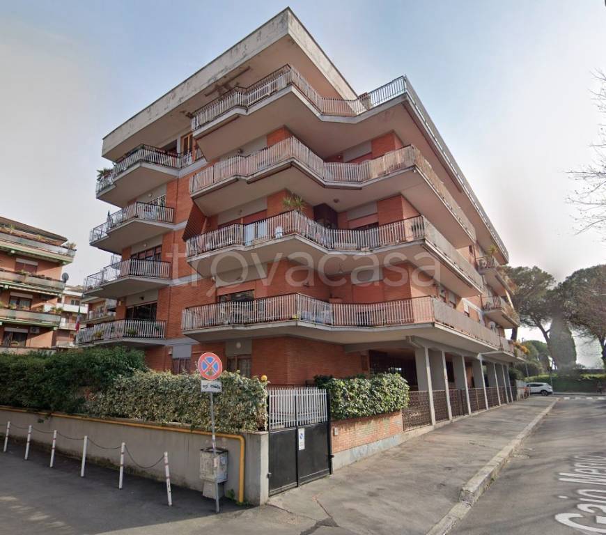 appartamento in vendita a Roma in zona Appio Claudio