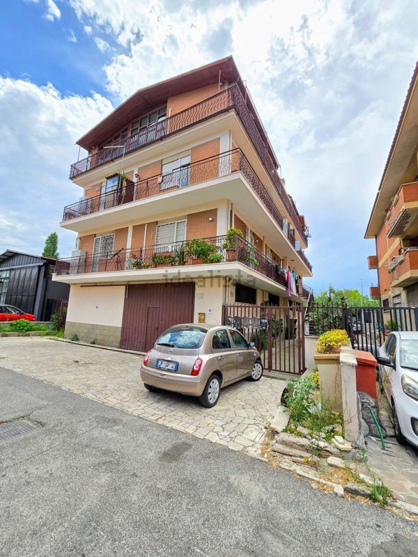 appartamento in vendita a Roma in zona Appio Claudio