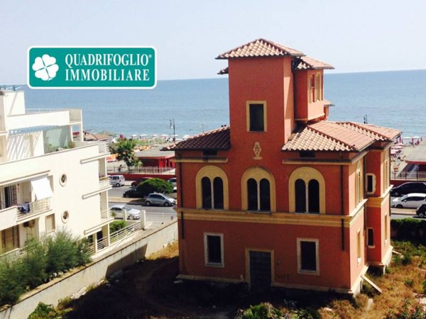 casa indipendente in vendita a Roma in zona Ostia