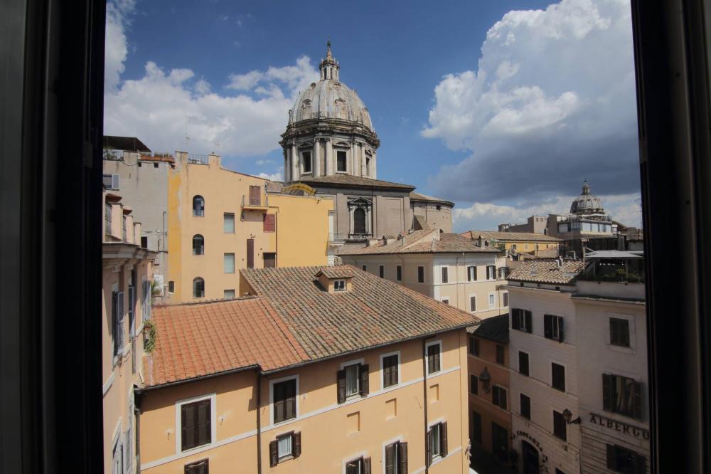 appartamento in vendita a Roma in zona Rione Regola