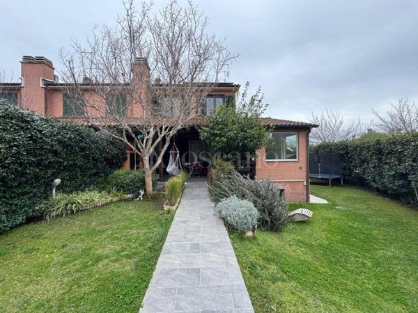 casa indipendente in vendita a Roma in zona Infernetto