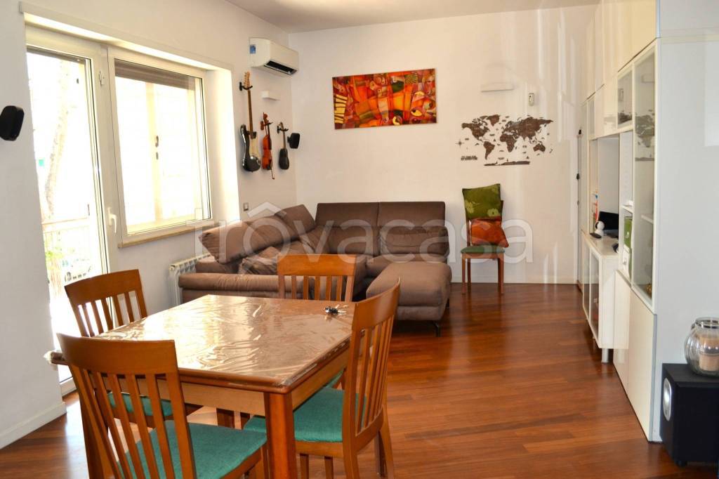 appartamento in vendita a Roma in zona Ardeatino