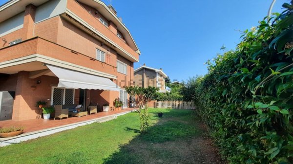 casa indipendente in vendita a Roma in zona Axa