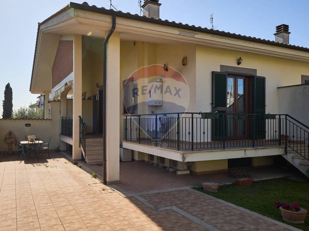 casa indipendente in vendita a Roma in zona Finocchio