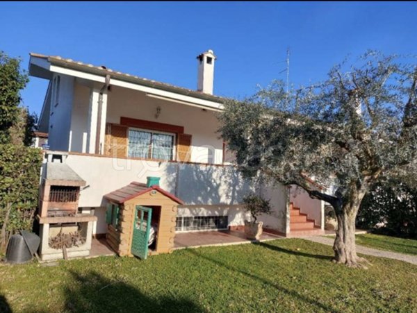 casa indipendente in vendita a Roma in zona Infernetto