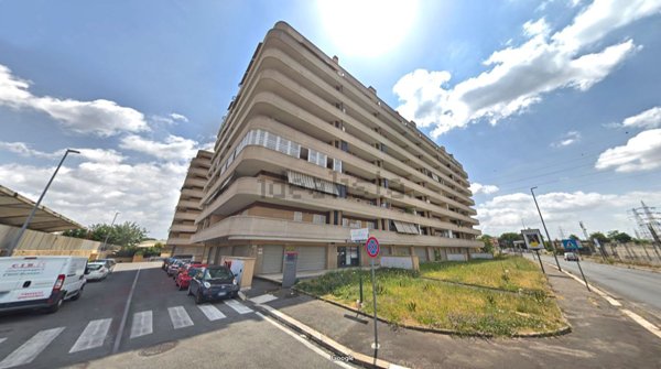 locale commerciale in vendita a Roma in zona Collatino