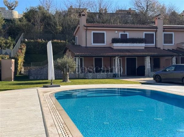 casa indipendente in vendita a Roma in zona Piana del Sole