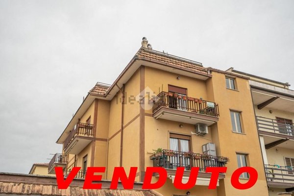 appartamento in vendita a Roma in zona Valle Muricana