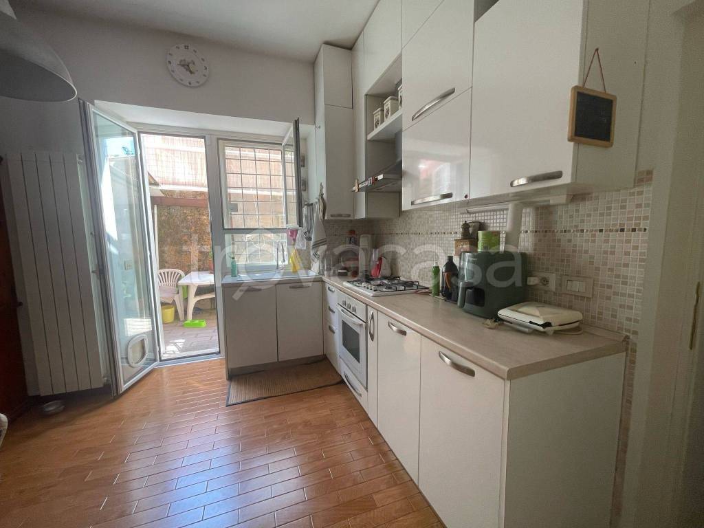 appartamento in vendita a Roma in zona Tomba di Nerone