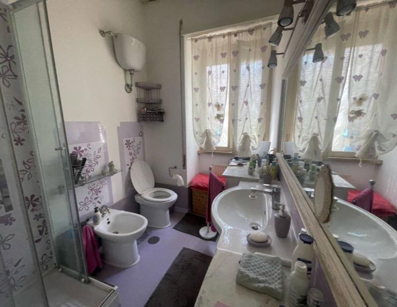 appartamento in vendita a Roma in zona Tomba di Nerone