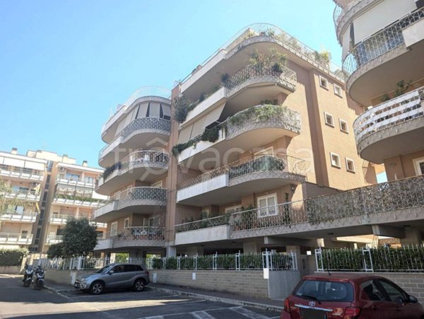 appartamento in vendita a Roma in zona Mezzocammino