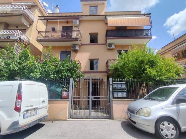 appartamento in vendita a Roma in zona Tor de' Cenci