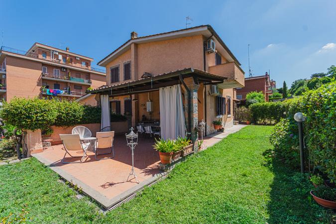 casa indipendente in vendita a Roma in zona Olgiata