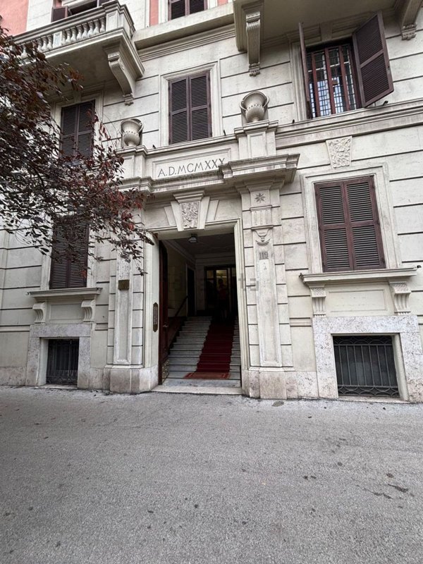 appartamento in vendita a Roma in zona Ostiense