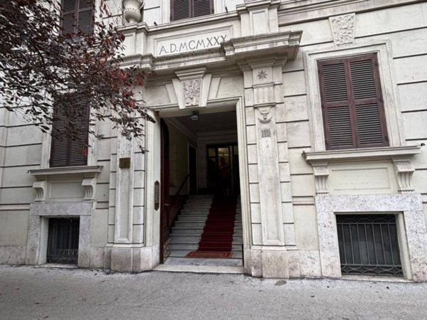 appartamento in vendita a Roma in zona Ostiense