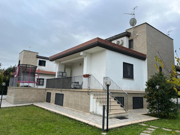 casa indipendente in vendita a Roma in zona Castel di Leva