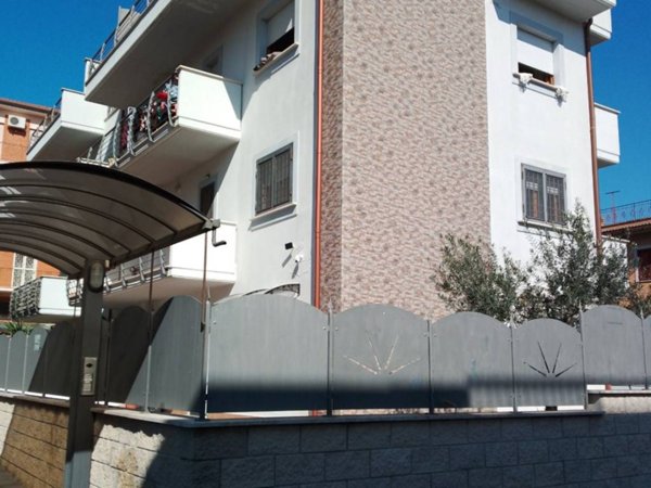 appartamento in vendita a Roma in zona Finocchio