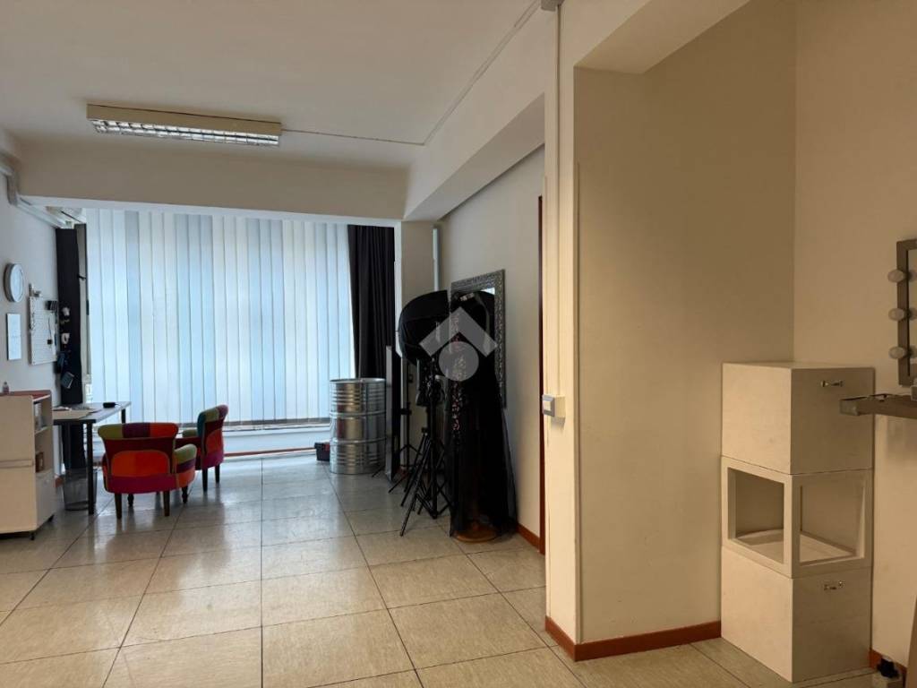 negozio in vendita a Roma in zona Collatino