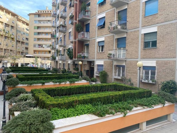 locale commerciale in vendita a Roma in zona Don Bosco