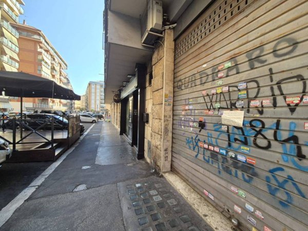 negozio in vendita a Roma in zona Appio Claudio