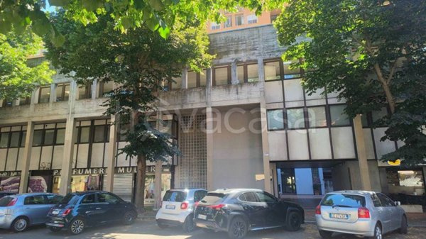 ufficio in vendita a Roma in zona Spinaceto