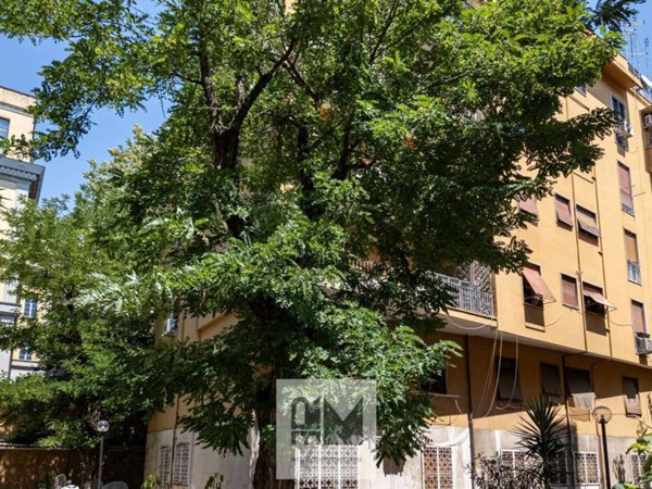 appartamento in vendita a Roma in zona Ostiense