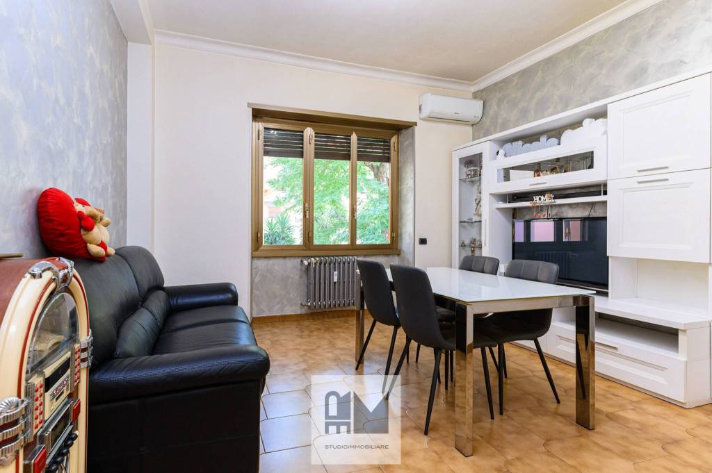 appartamento in vendita a Roma in zona Ostiense