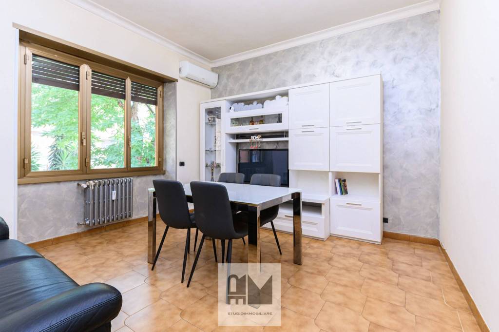 appartamento in vendita a Roma in zona Ostiense