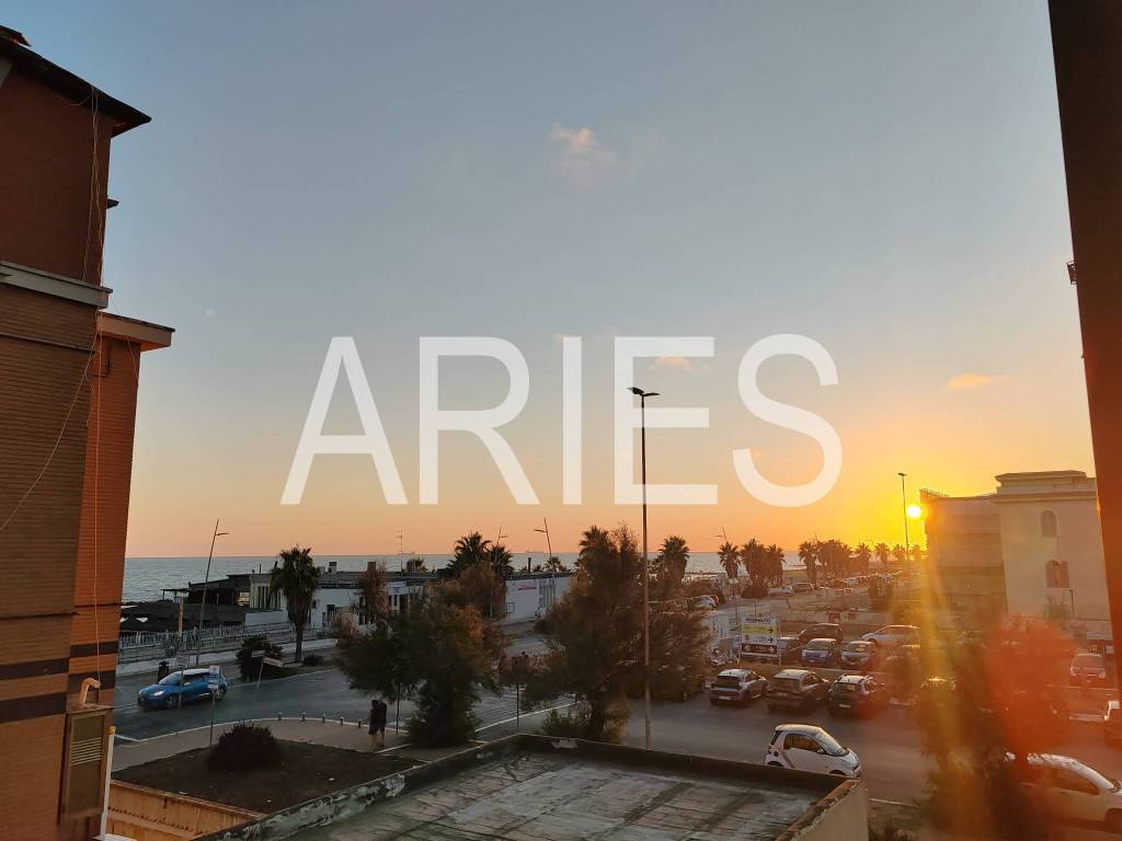 appartamento in vendita a Roma in zona Ostia