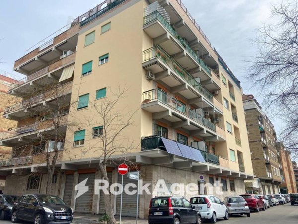 appartamento in vendita a Roma in zona Ostia