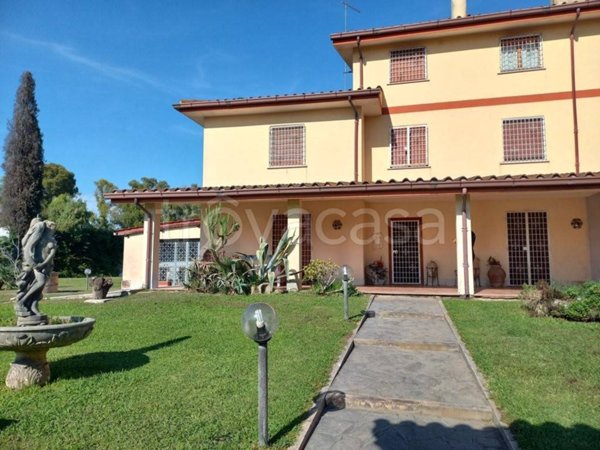 casa indipendente in vendita a Roma in zona Ostia Antica