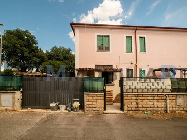 appartamento in vendita a Roma in zona Castel di Leva