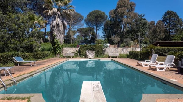 casa indipendente in vendita a Roma in zona Valle Muricana