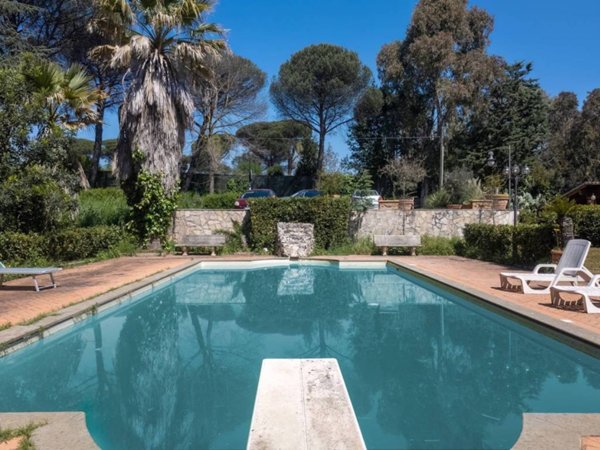 casa indipendente in vendita a Roma in zona Valle Muricana