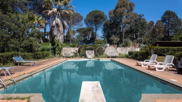 casa indipendente in vendita a Roma in zona Valle Muricana