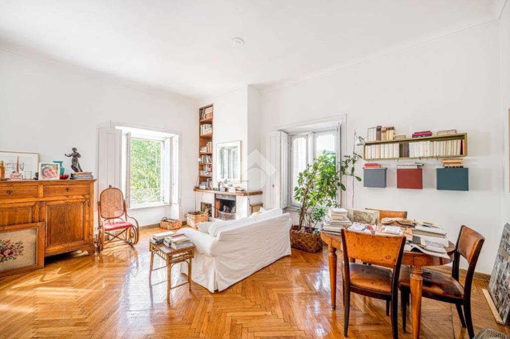 appartamento in vendita a Roma in zona Parione/Sant'Eustachio