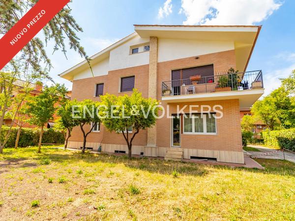 appartamento in vendita a Roma in zona Axa