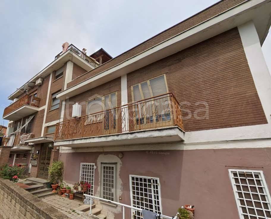 appartamento in vendita a Roma in zona Lunghezza