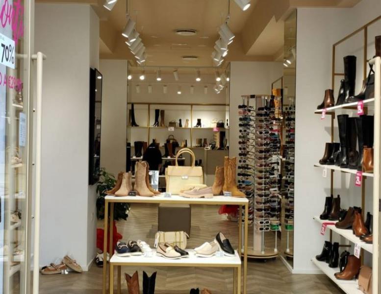 negozio in vendita a Roma in zona Rione Monti/Campitelli