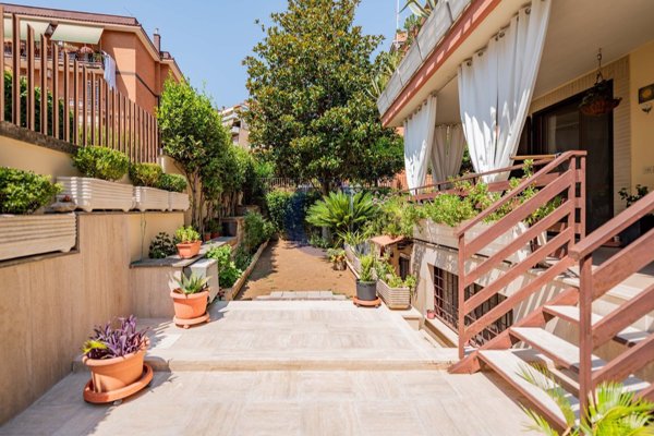casa indipendente in vendita a Roma in zona Primavalle