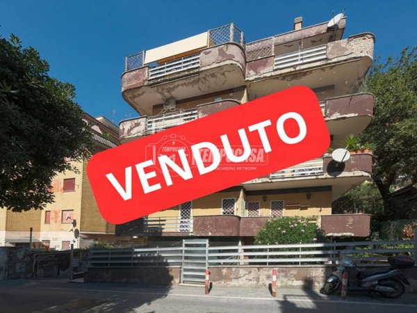 appartamento in vendita a Roma in zona Tomba di Nerone