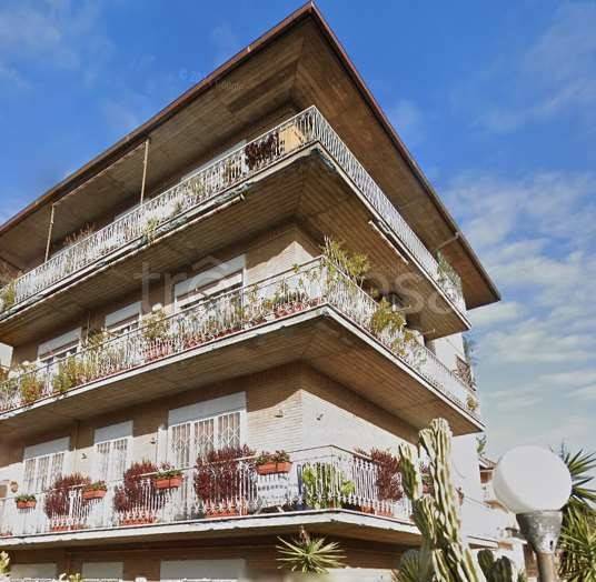 appartamento in vendita a Roma in zona Appio Pignatelli