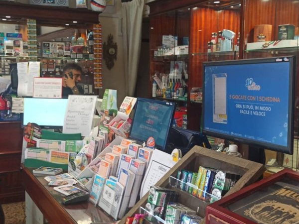 negozio in vendita a Roma in zona Salario