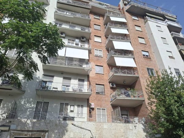 appartamento in vendita a Roma in zona Ostiense