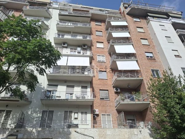 appartamento in vendita a Roma in zona Ostiense