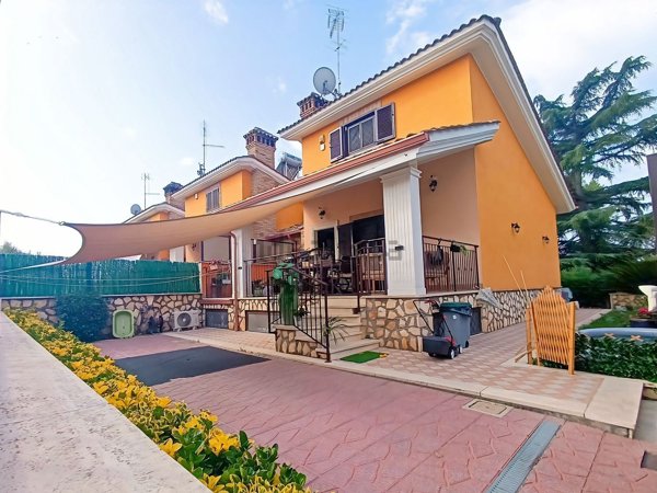 casa indipendente in vendita a Roma in zona Castelverde