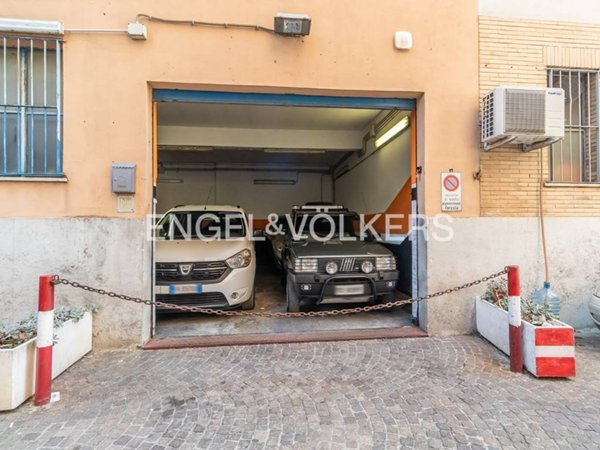 negozio in vendita a Roma in zona Portuense